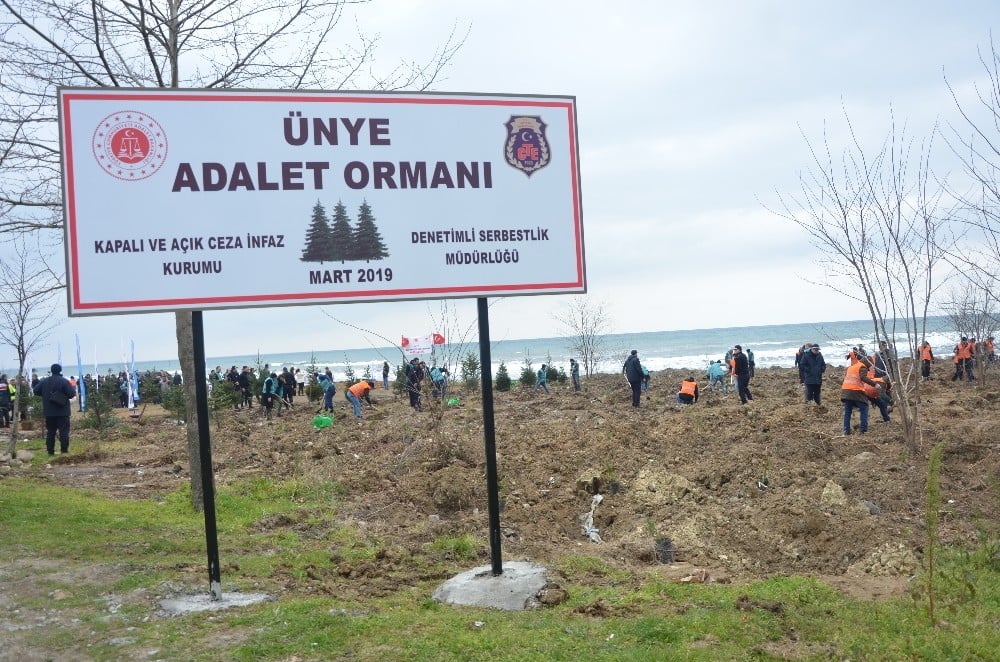 Adalet çalışanlarından 