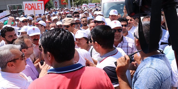 ’Adalet Yürüyüşü’nde yasa dışı slogana...