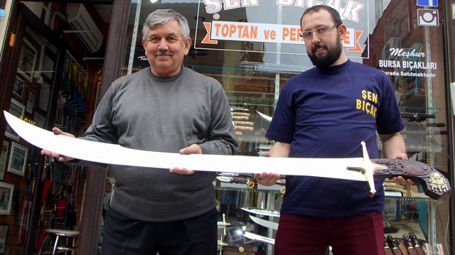 Adam boyundaki kılıcın fiyatı 5 bin lira