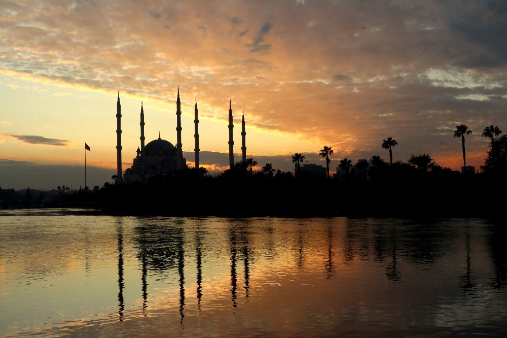 Adana 2019’u muhteşem bir görüntüyle uğurladı 