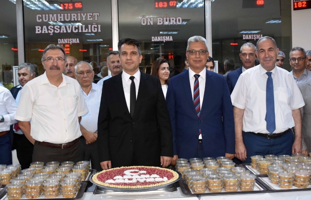 Adana Adliyesi’nde geleneksel aşure günü 
