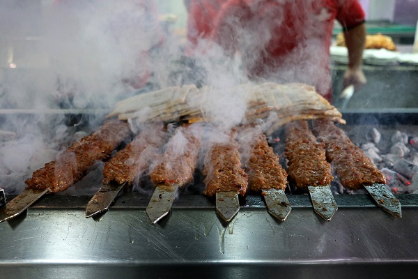 Adana Kebap alt sıralara düştü | Kebapçılar bu işe çok kızdı!