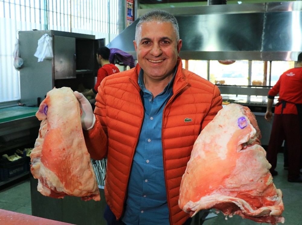 Adana kebap çatalı batırınca dağılmıyorsa hileli olabilir 