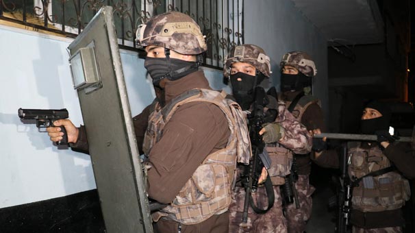 Adana merkezli 10 ilde sahte polislere gerçek polislerden dev operasyon