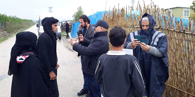 Adana polisi, Suriyelilerin tek tek fotoğrafını çekiyor