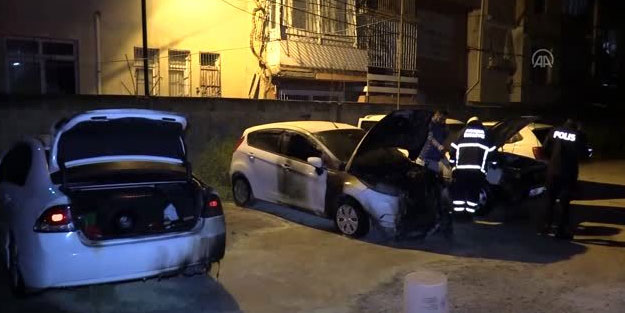 Adana Seyhan'da otomobiller kundaklandı