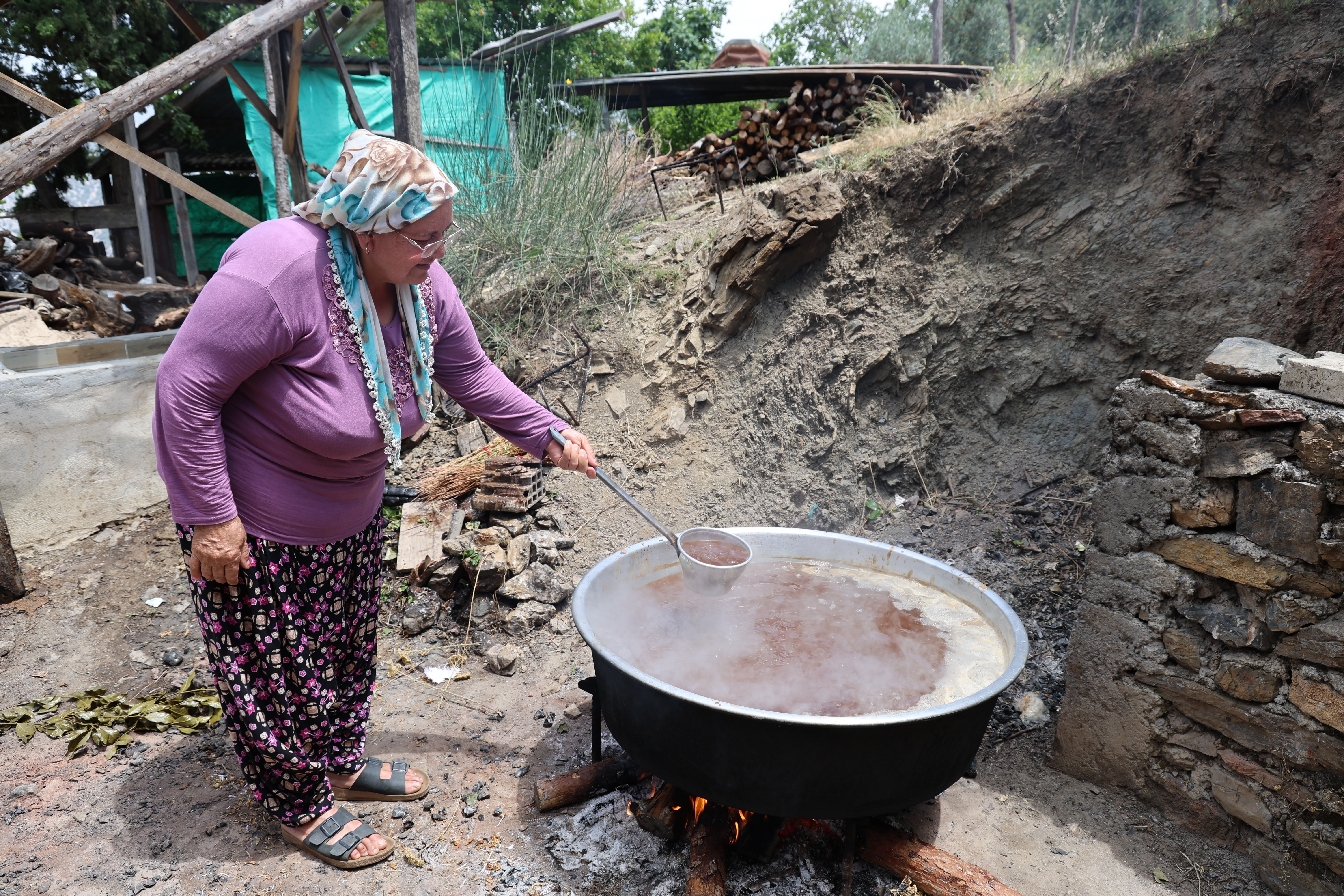 Adana sıcağında dutun şifalı yolculuğu başladı