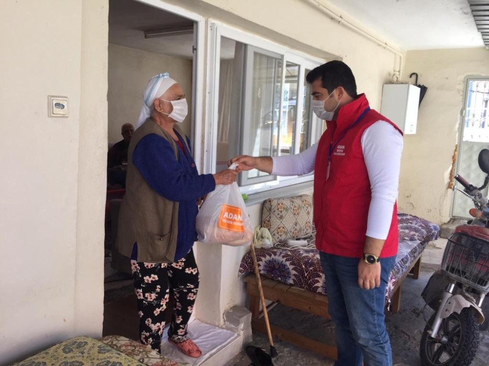 Adana Valiliği sokağa çıkma yasağı sürecinde de hizmetlerini sürdürüyor 