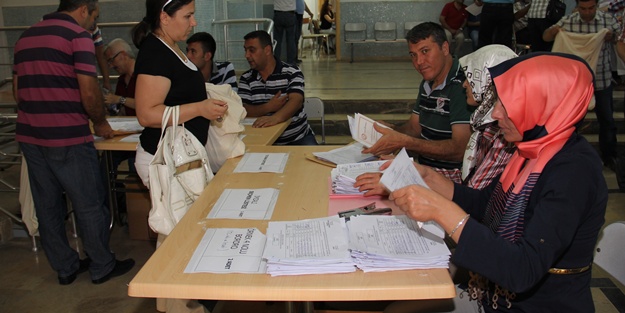 Adana'da Ekmel önde
