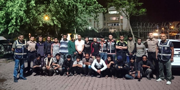 Adana'da 107 düzensiz göçmen yakalandı