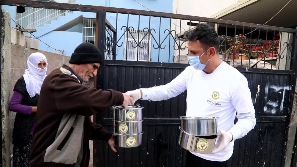 Adana’da 2 bin aileye sıcak yemek 