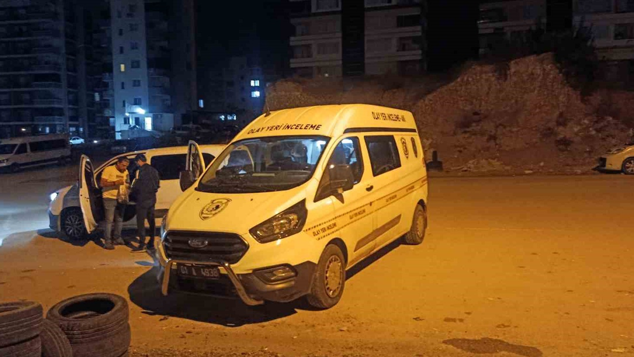 Adana'da 3. kattan düşen kişinin ölümü sonrası iki kişi gözaltına alındı