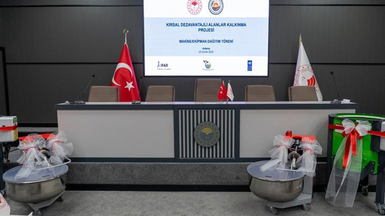 Adana’da 32 çiftçiye yüzde 100 hibe ile makine desteği