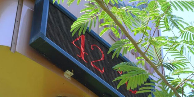 Adana'da 42 dereceyi bulan sıcaklık bunalttı!