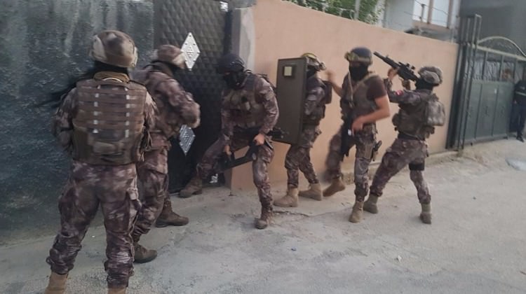 Adana'da 500 polisle şafak baskını!