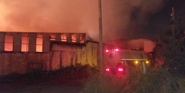 Adana'da ahşap imalathanesinde yangın