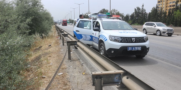 Adana'da akılalmaz olay! Otoyol bariyerlerini çalarken yakalandı