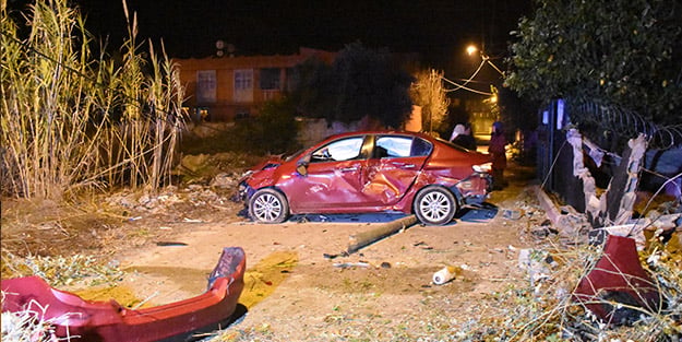 Adana'da araç evin duvarına çarptı, 4 yaralı! Polisin bulguları soruşturmanın seyrini değiştirebilir