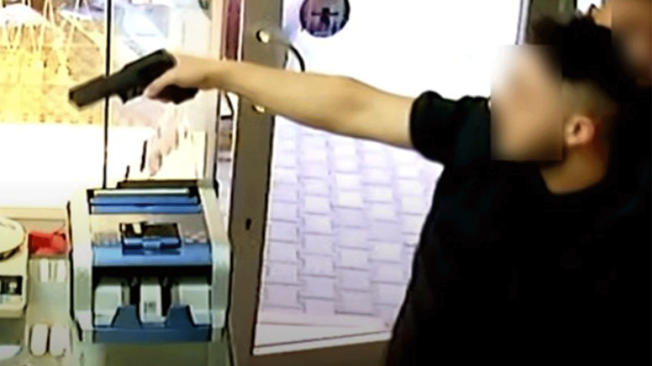 Adana'da başarısız soygun: Silahla geldiler, korkup kaçtılar!