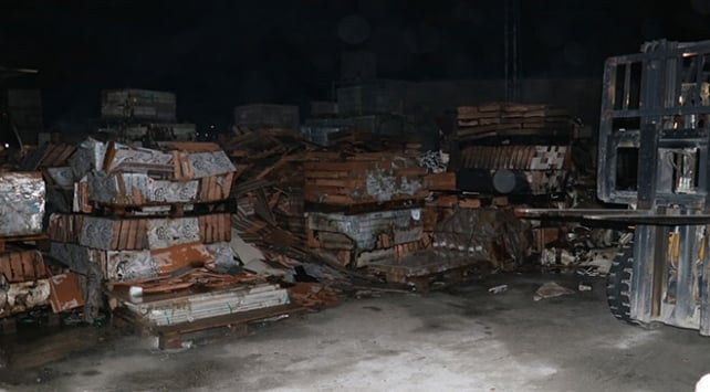Adana'da bekçilerin dikkati yangının büyümesini önledi