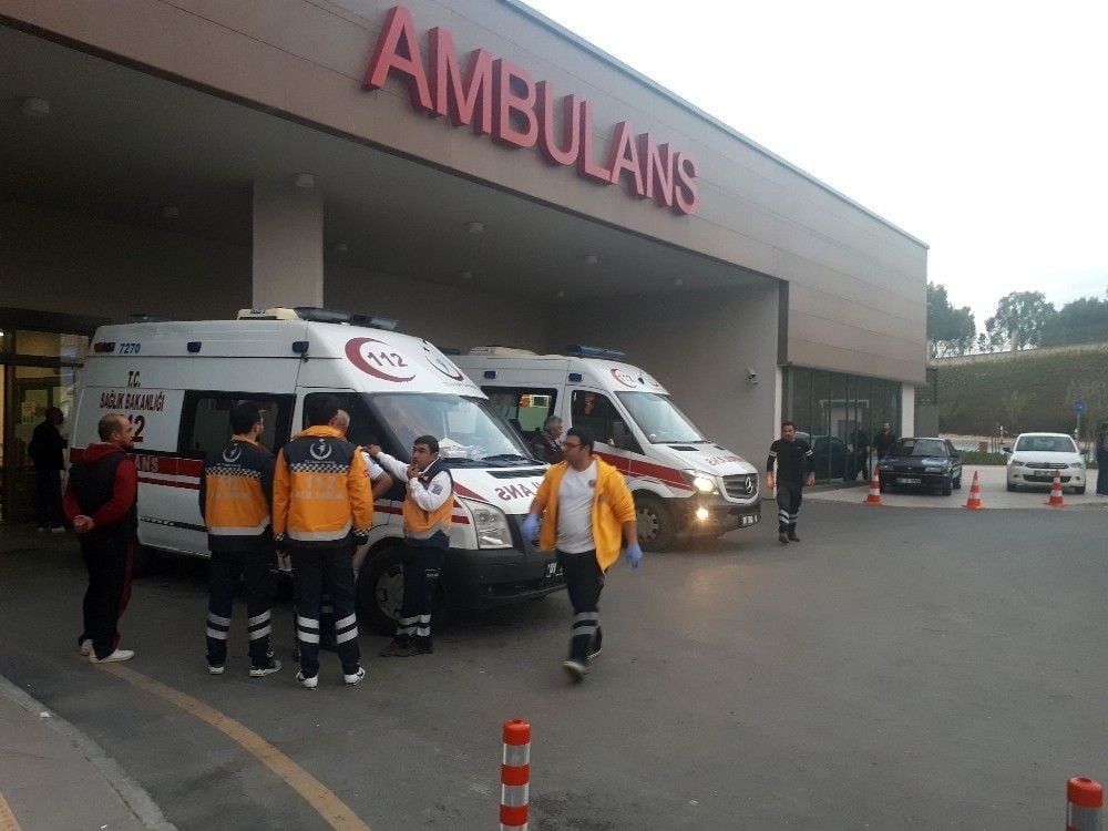 Adana'da bıçaklanan genç ağır yaralandı