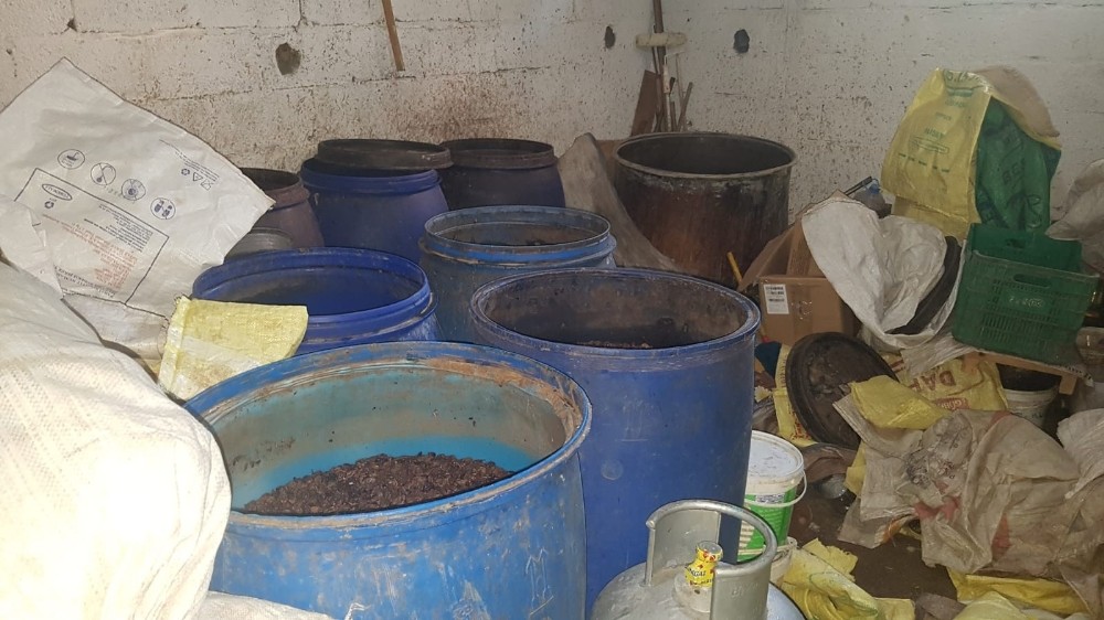 Adana’da bin 370 litre kaçak içki ele geçirildi 