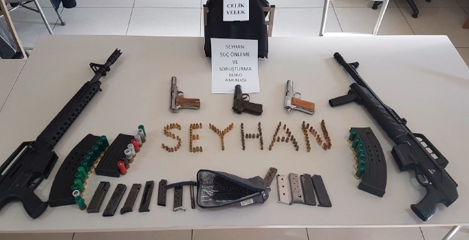 Adana'da bir evden cephanelik bulundu