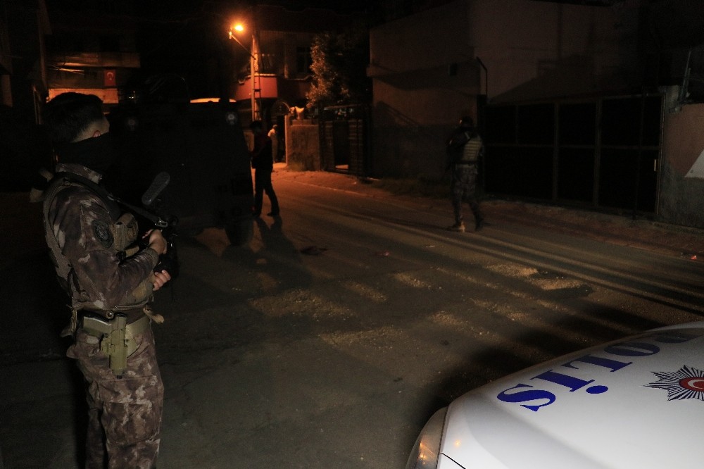 Adana’da bir evin bahçesine ses bombası atıldı 