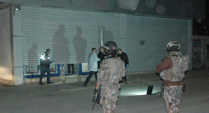 Adanada bir markete EYP'li saldırı yapıldı