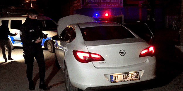 Çalıntı otomobille kaçmaya çalışan üç kişi kovalamacayla yakalandı