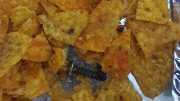 Adana'da cips poşeti içinden vida çıktı