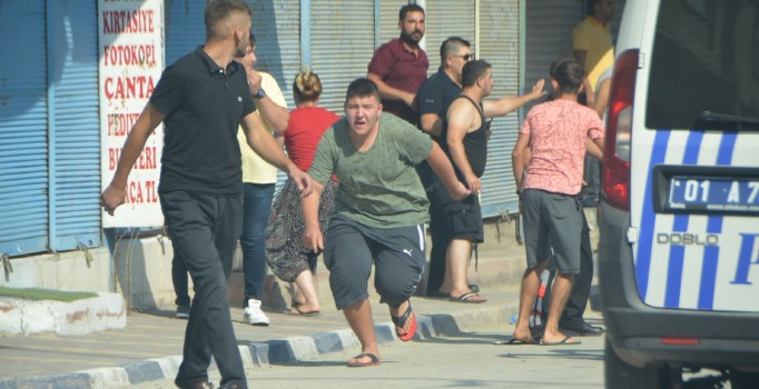 Adana’da çocukların kavgasına büyükler katıldı ortalık karıştı