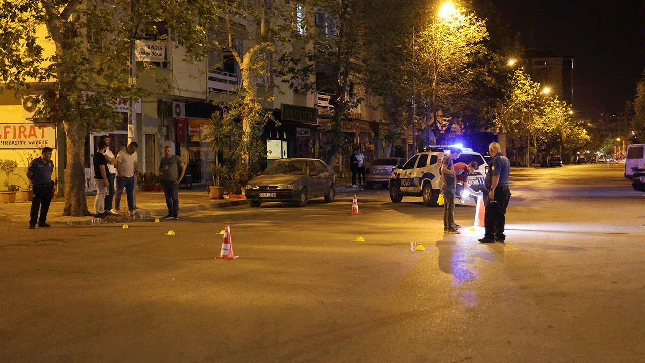 Adana’da dehşet anları! Motosikletli magandalar kurşun yağdırdı