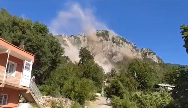 Adana'da deprem! Kayalar yerinden koptu