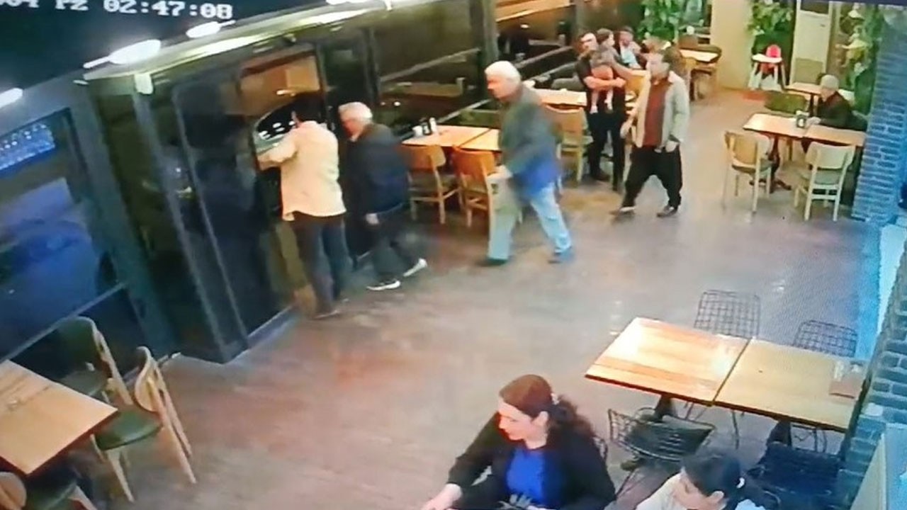 Adana'da deprem sonrası vatandaşlar sokaklara döküldü