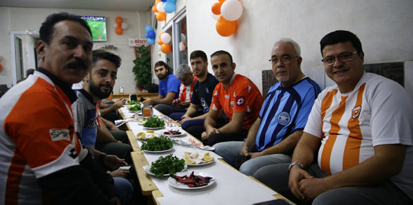 Adana'da derbi öncesi dostluk yemeği
