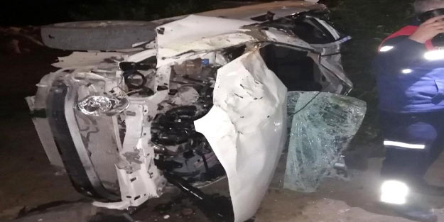 Adana'da devrilen otomobildeki 2 kişi öldü