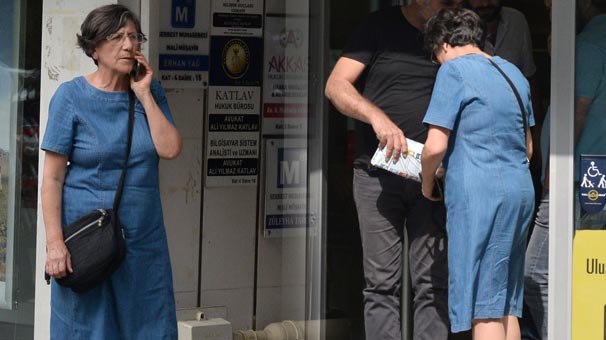 Adana'da dolandırılmaktan banka çalışanlarının dikkati kurtardı