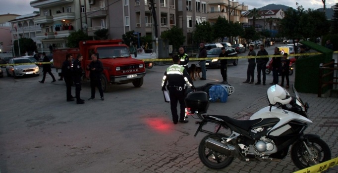 Adana'da dolmuş ile motosiklet çarpıştı: 1 ölü