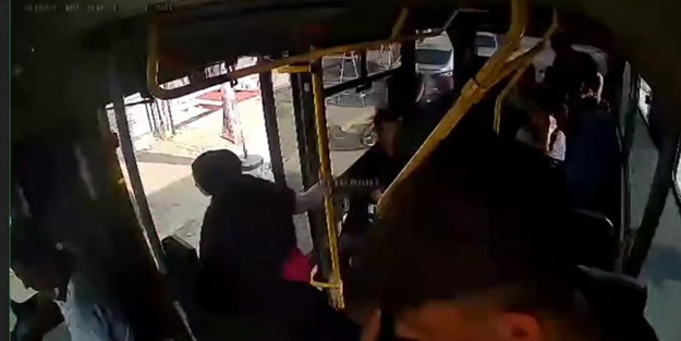 Adana'da dolmuş şoförünün ihmali küçük kıza dehşeti yaşattı!