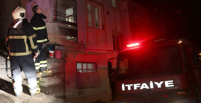 Adana'da dövdüğü eşi kendisini terk edince evini yaktı