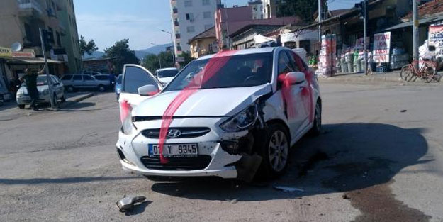 Adana'da düğün konvoyunda kaza! Gelin ve 3 kişi yaralı