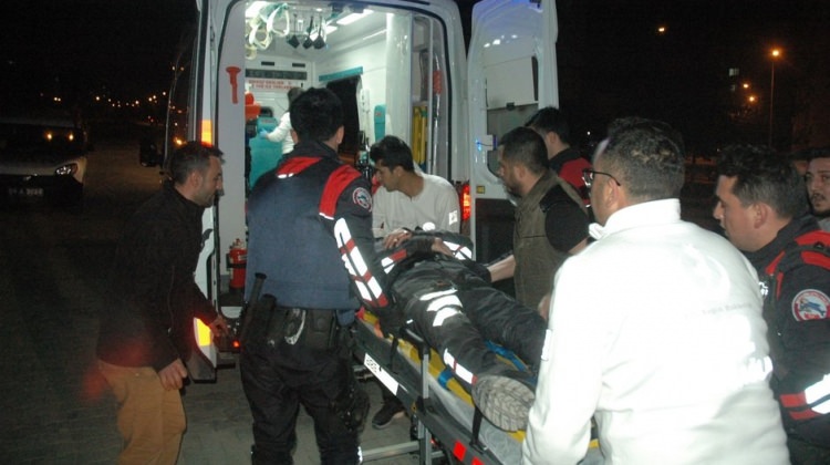 Adana'da 'Dur' ihtarına uymadı, polislere çarptı