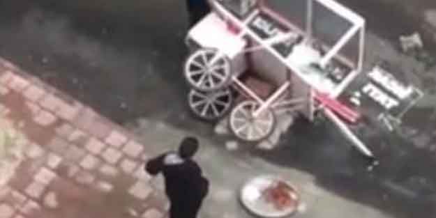 Adana'da duygulandıran görüntüler! Çocukların tatlı tezgahı devrilince...