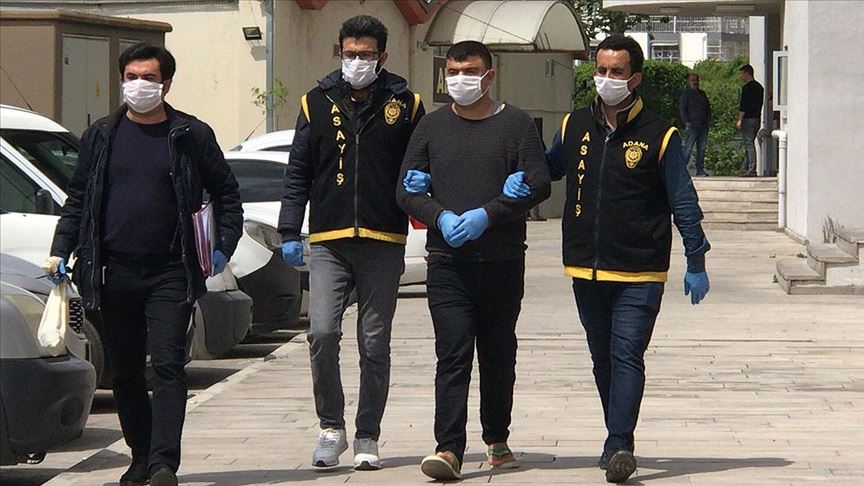 Adana'da emeklileri dolandıran zanlı, polisin 'yardım ekibi' oyunuyla yakalandı