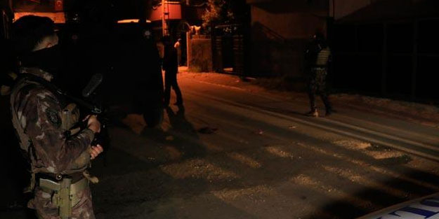 Adana’da evin bahçesine bomba atıldı