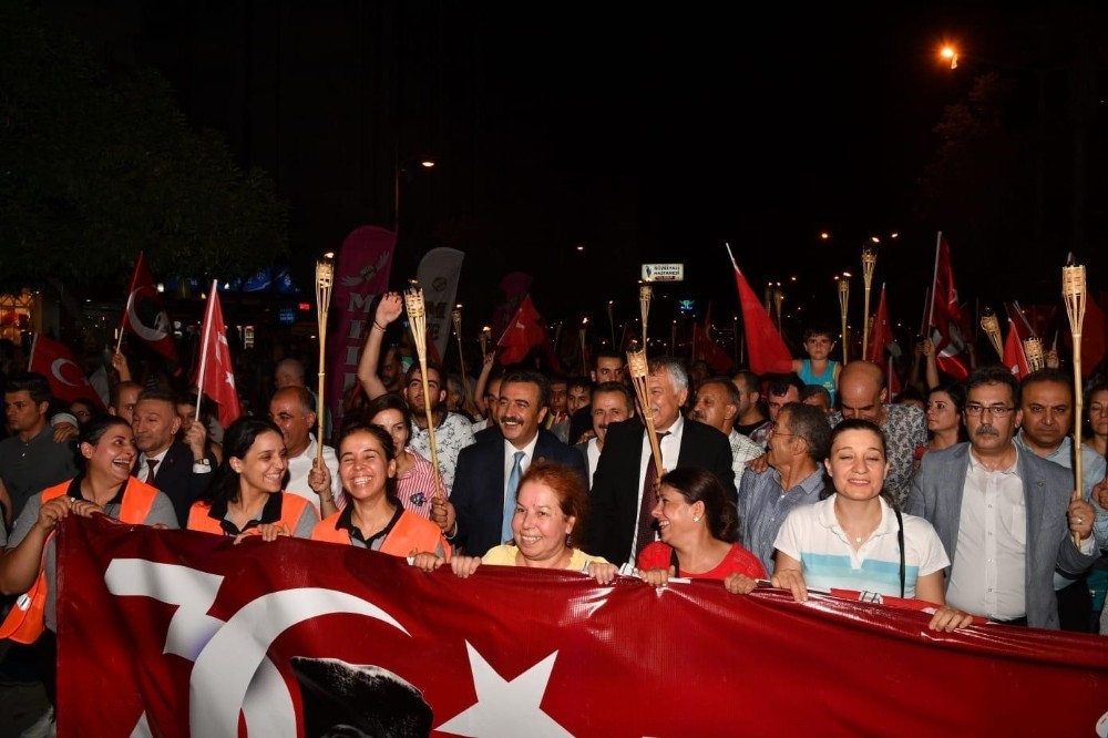 Adana’da fener alayı 