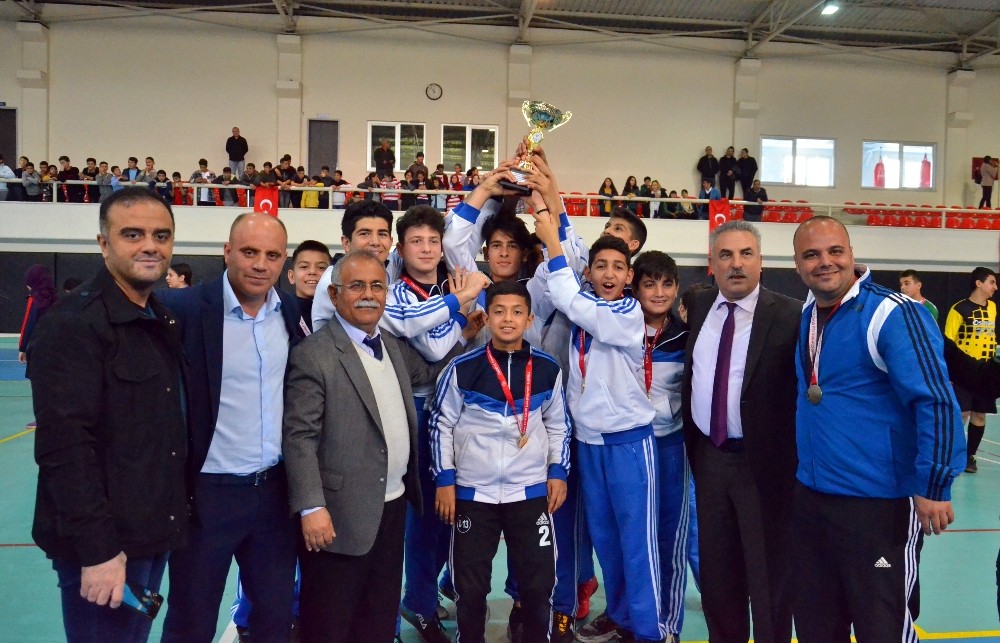 Adana’da futsal müsabakaları tamamlandı 