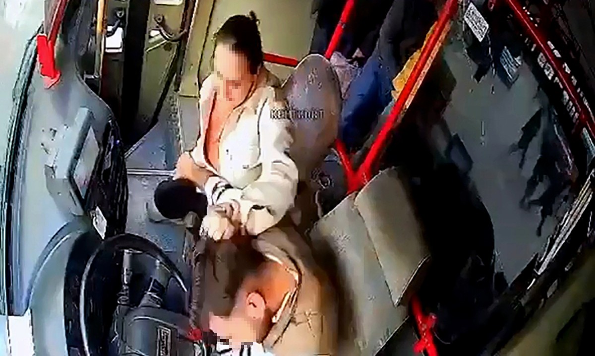 Adana’da garip olaylar devam ediyor! Oğlunu göstermeyen eşine direksiyon başında bakın ne yaptı