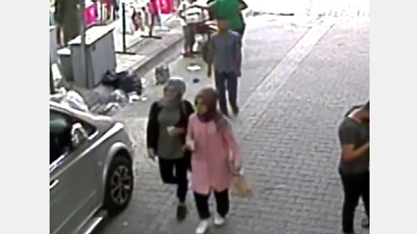 Adana'da genç kızın cep telefonunu çalan yankesiciyi ayakkabısı ele verdi